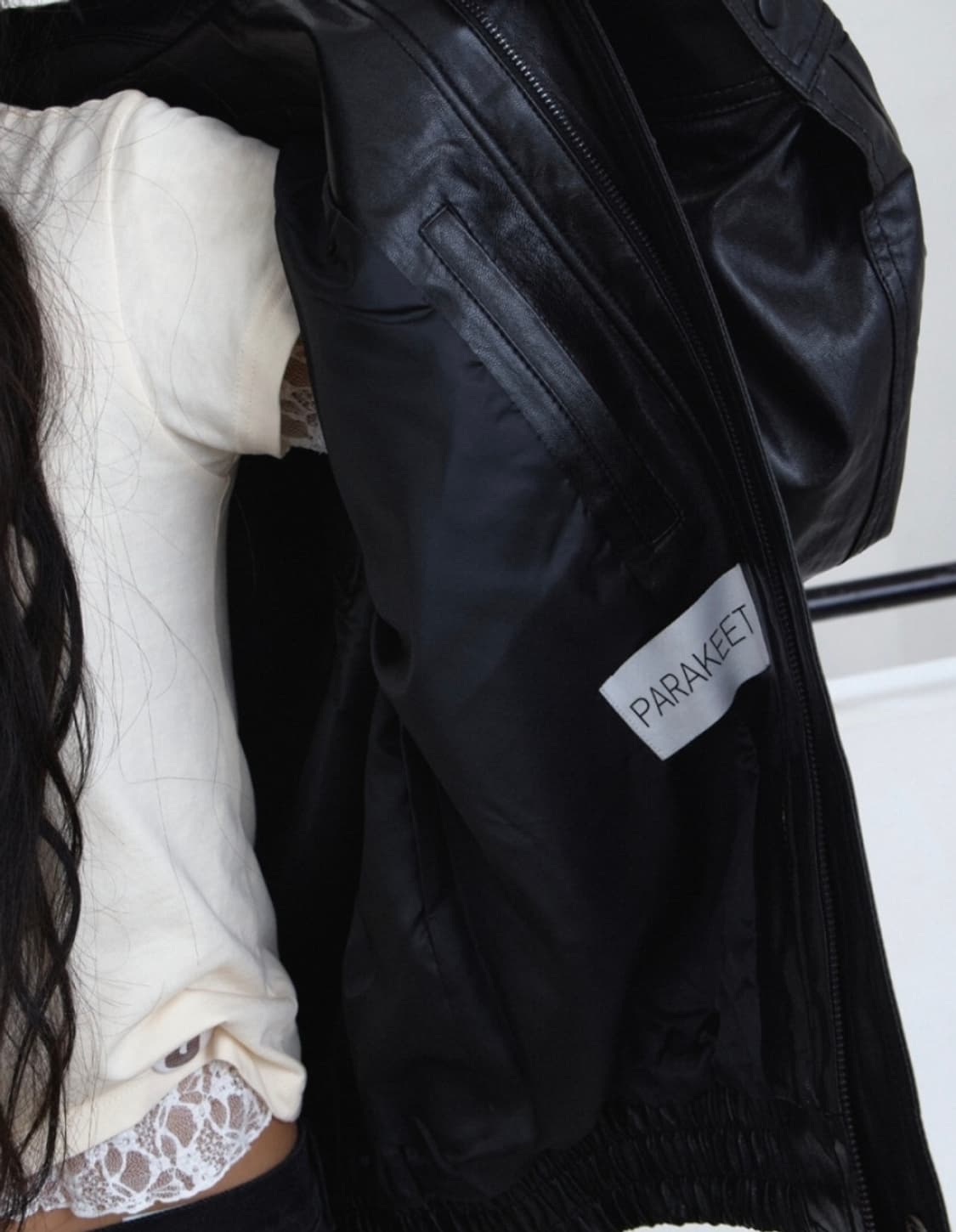 [100]패러킷 오버핏 포우 레더 블루종 점퍼 상품이미지4