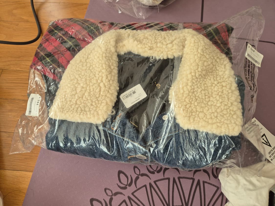 (새상품) 마쥬 뽀글이털 데님 자켓 36사이즈 상품이미지6