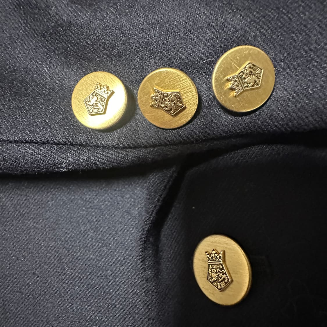 AQUASCUTUM gold button blazer jacket 상품이미지3