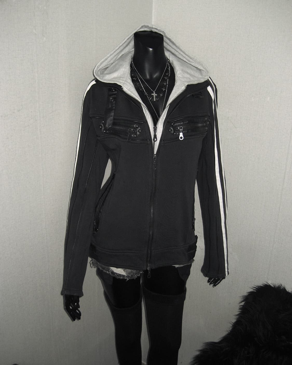 In the attic 인더아틱 후드 버클 봄버 자켓 펑크 상품이미지3