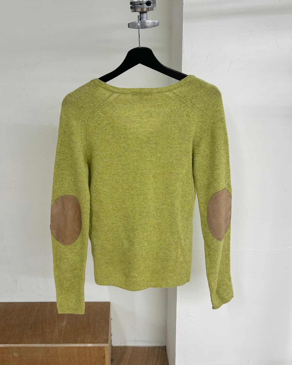 버버리 라임 그린 브이넥 니트 상품이미지6