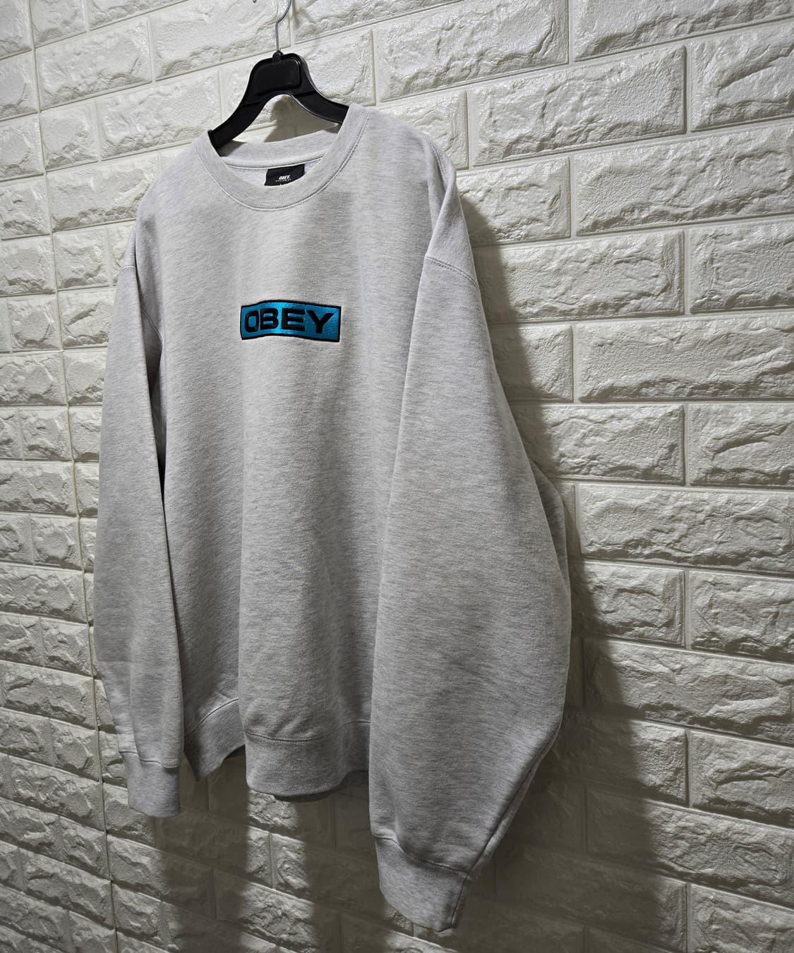 오베이 자수로고 기모 맨투맨 크루넥 티셔츠 100~105 상품이미지3