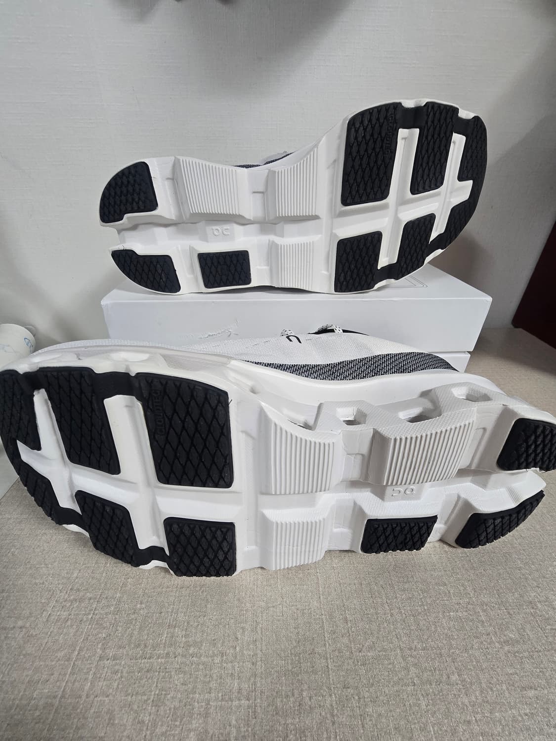 온러닝 클라우드몬스터2 런닝화  255 상품이미지3