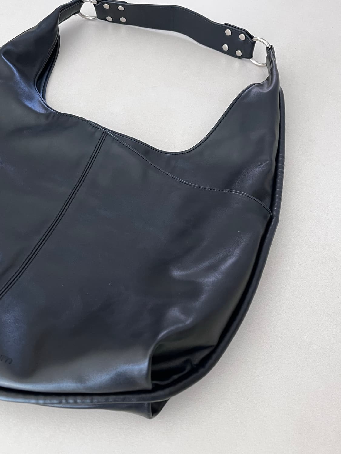 여밈 medium slash hobo bag (black) 상품이미지2