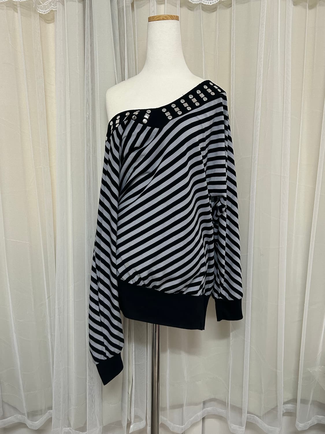 오네갸루 스터드 오프숄더 롱슬리브 아게하 헤이세이 걀펑 상품이미지1