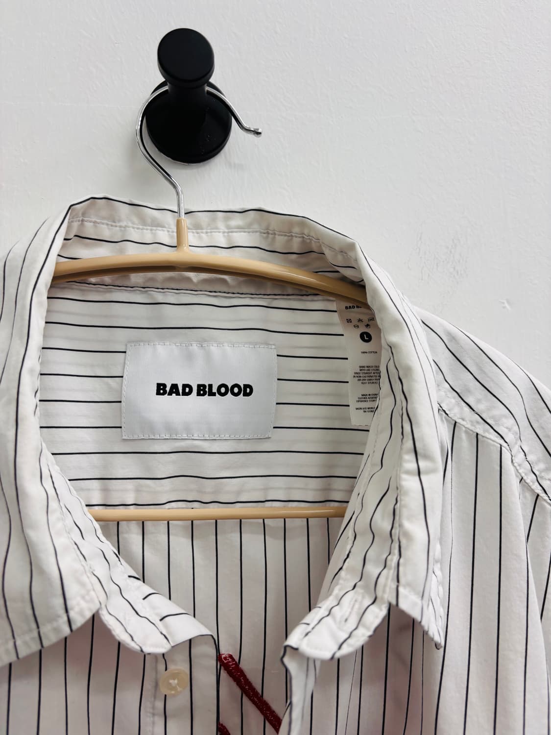배드블러드(BAD BLOOD) 로고 자수 스트라이프 반팔 셔츠 상품이미지3