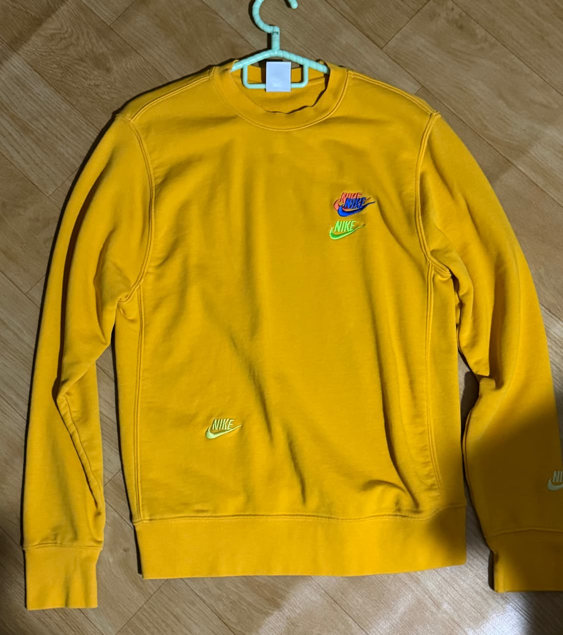 나이키 노란색 맨투맨 상품이미지1