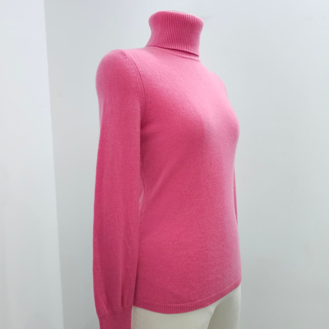 재팬 유니클로 핫핑크 캐시미어100% 터틀넥 니트  상품이미지3