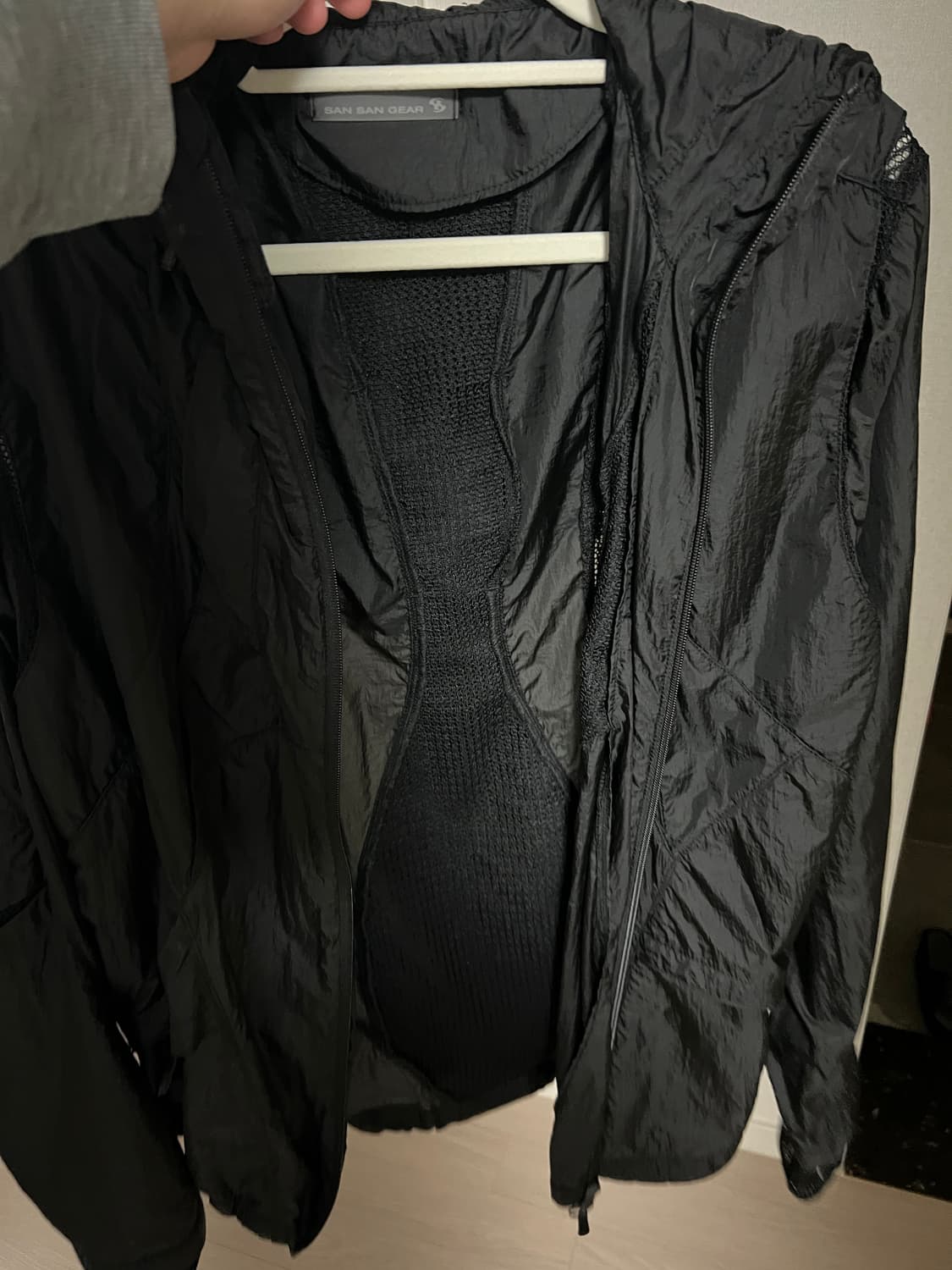 산산기어 이멀시브 자켓 25ss 블랙 3사이즈 팝니다 상품이미지1
