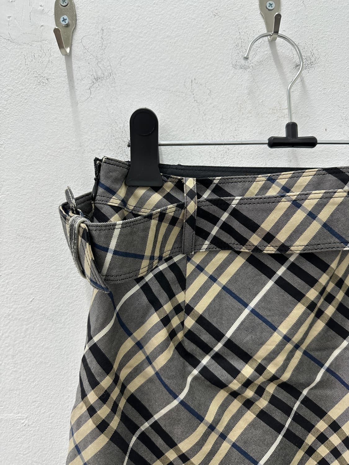 BURBERRY 블루라벨 체크 스트랩 미디스커트 상품이미지8