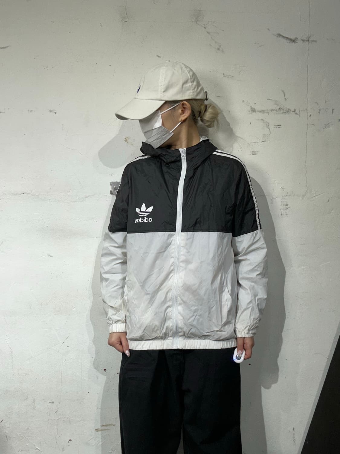아디다스 블랙 화이트 삼선 후드 바람막이 자켓 M 상품이미지2
