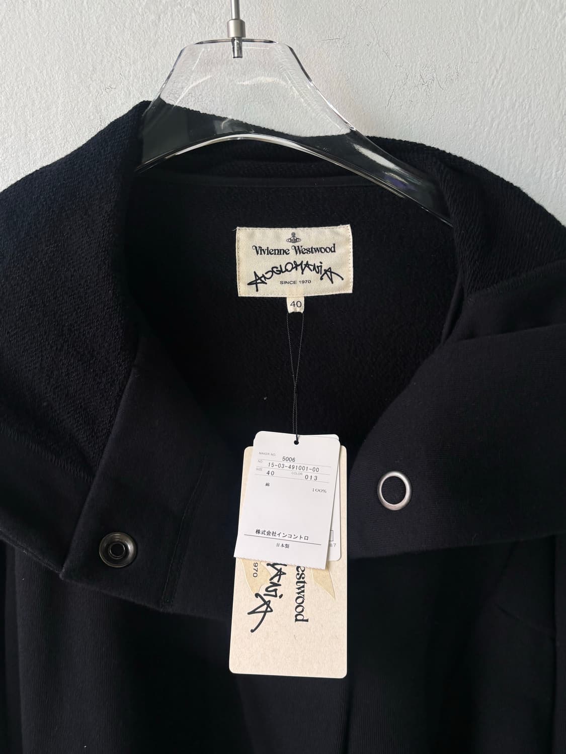 비비안 웨스트 우드 하이넥 사선 버튼 자켓  상품이미지6