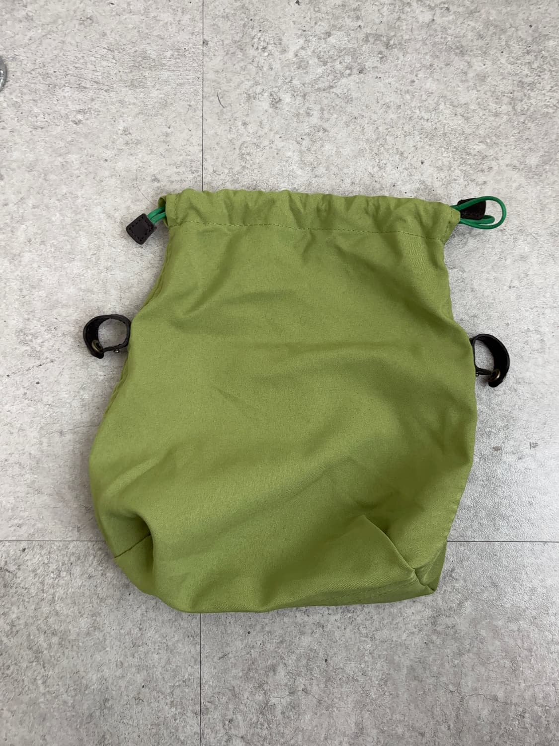 그린 보헤미안 코사지 니트 파우치 백 상품이미지6