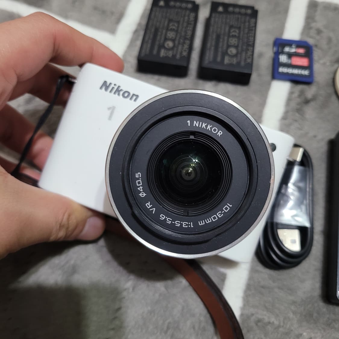 니콘 J1 미러리스 카메라 상품이미지2