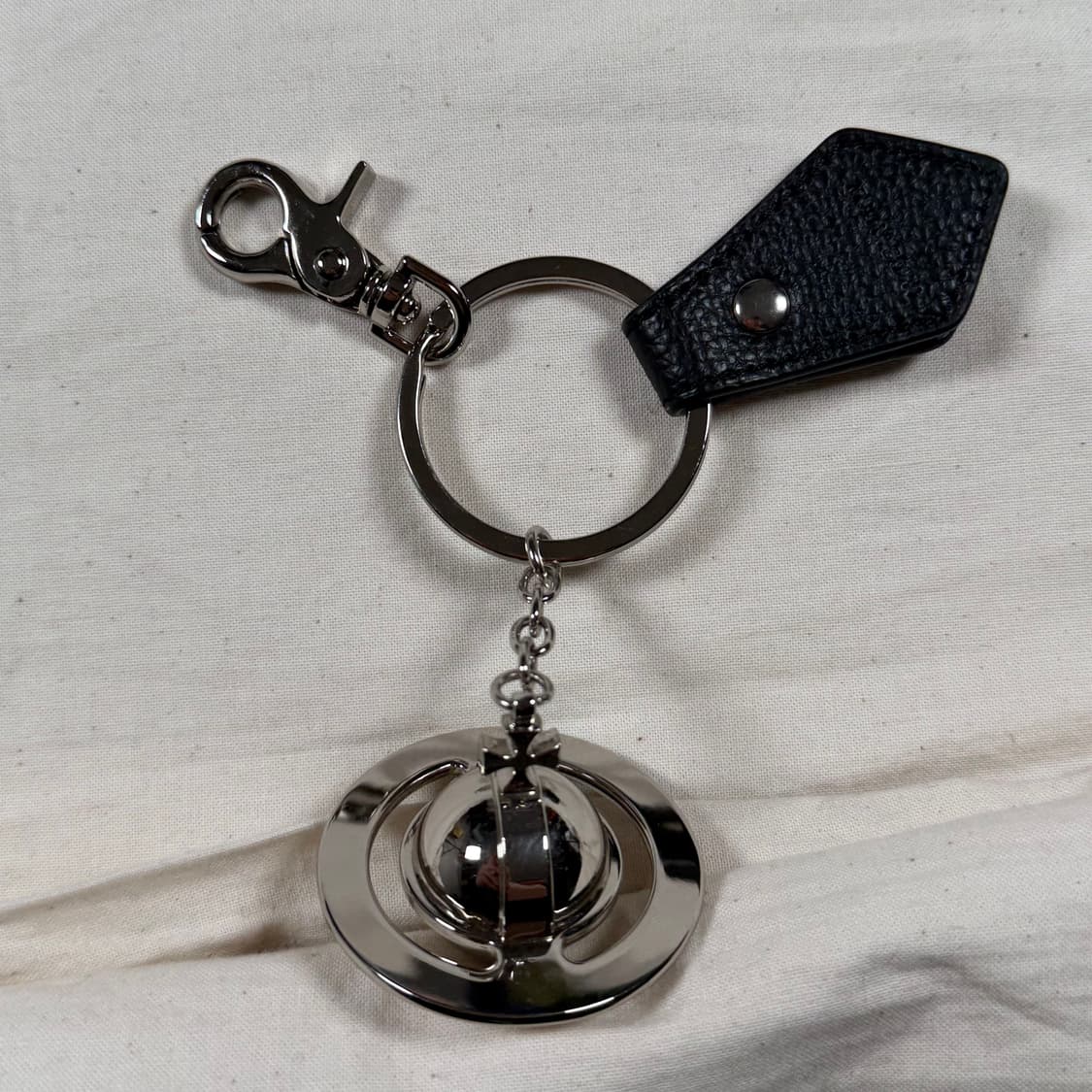 비비안 웨스트우드 ORB 키링 상품이미지2