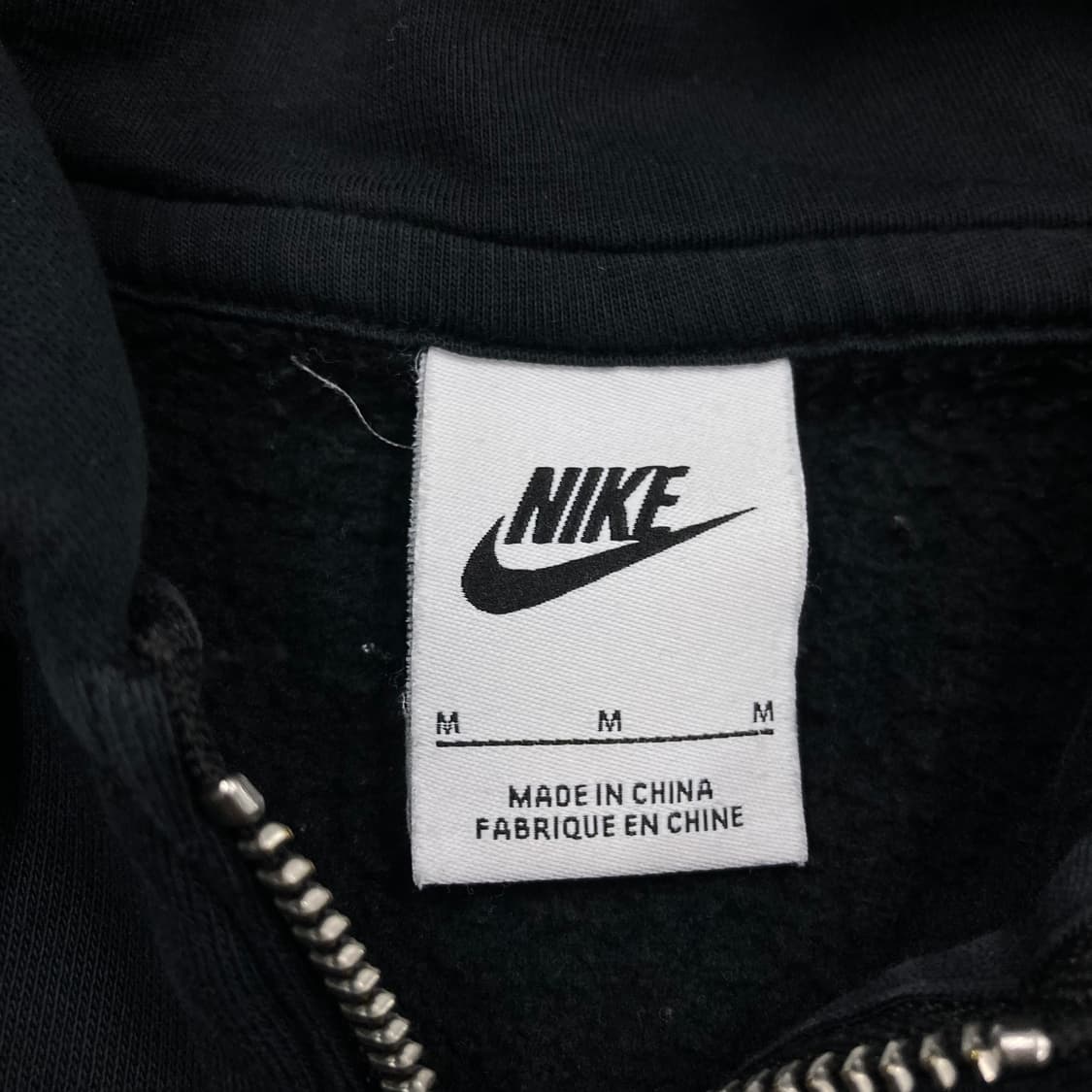 나이키 블랙 컬러 스우시 스몰 로고 후드 집업 상품이미지3