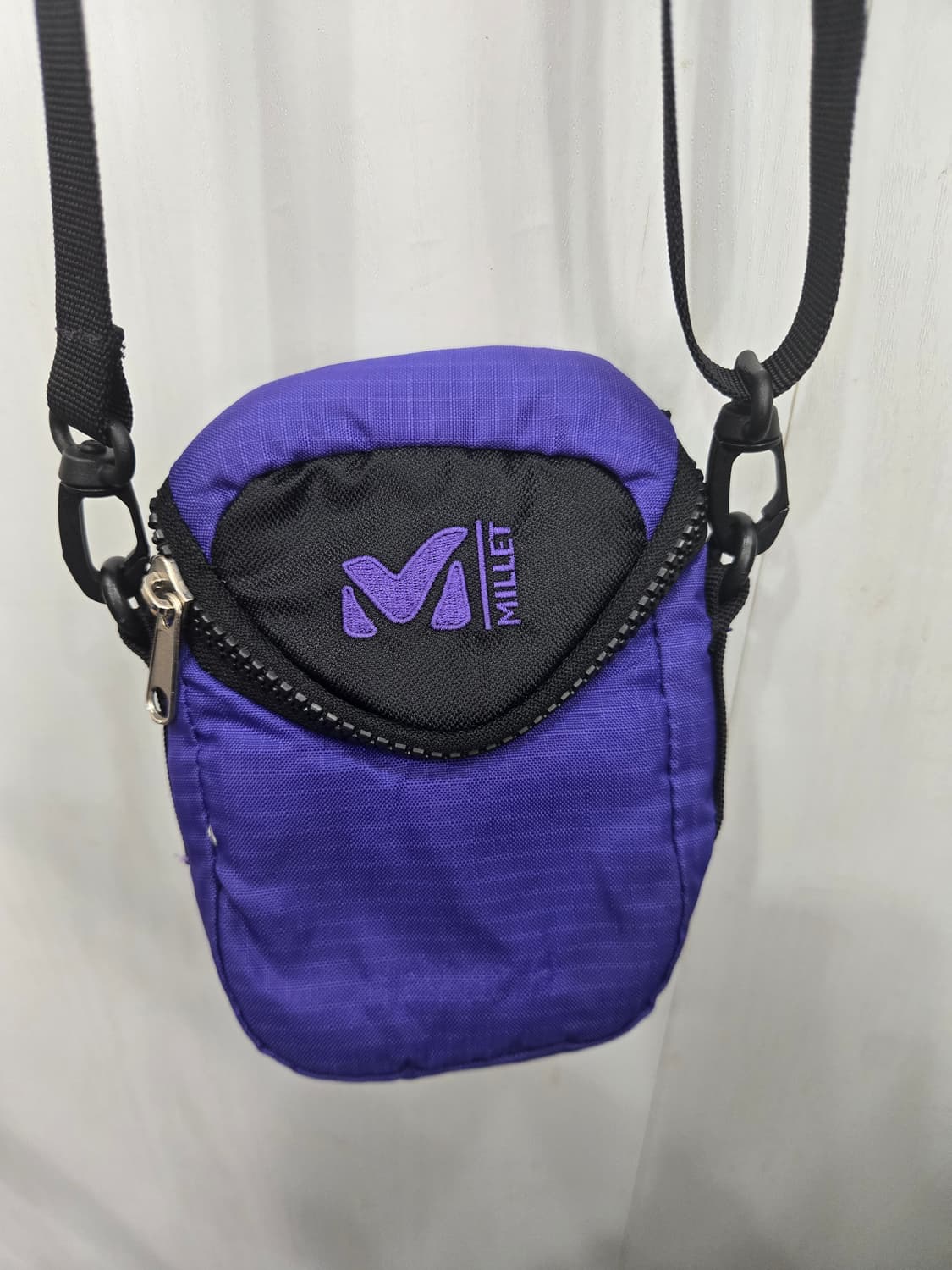 MILLET 밀레 미니 파우치 크로스백! 상태 굿굿굿! 디자인 깔끔해용 상품이미지1