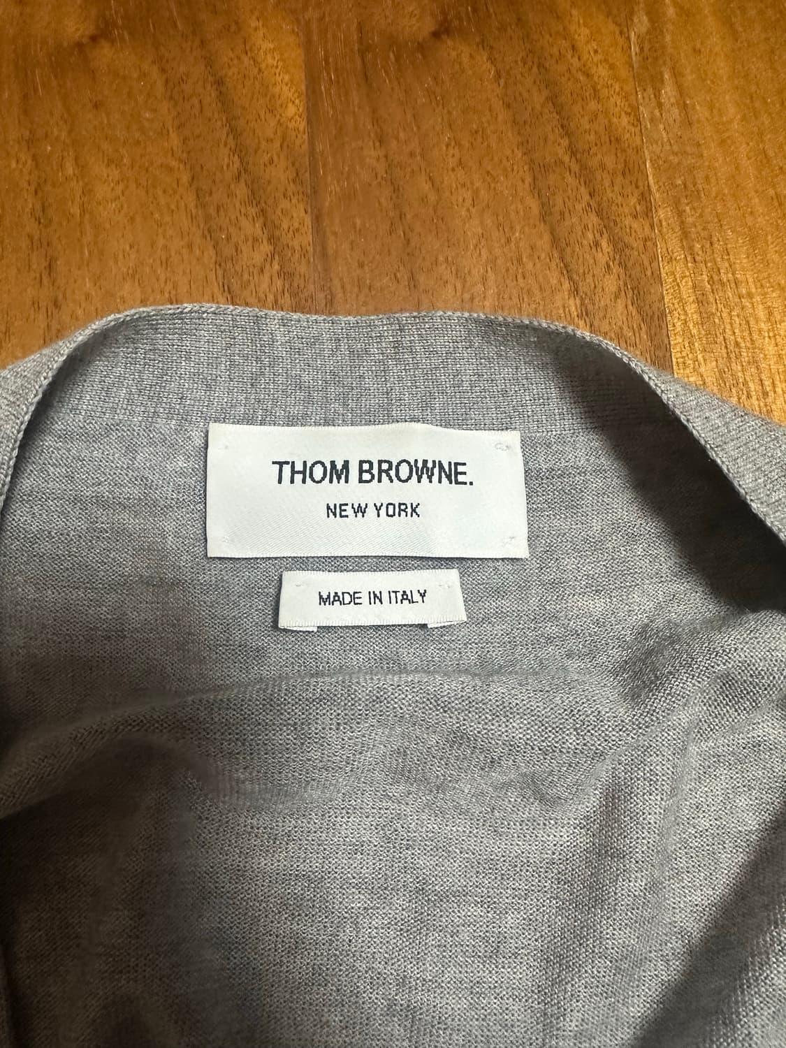 톰브라운 메리노 울 가디건 그레이 2사이즈 상품이미지2