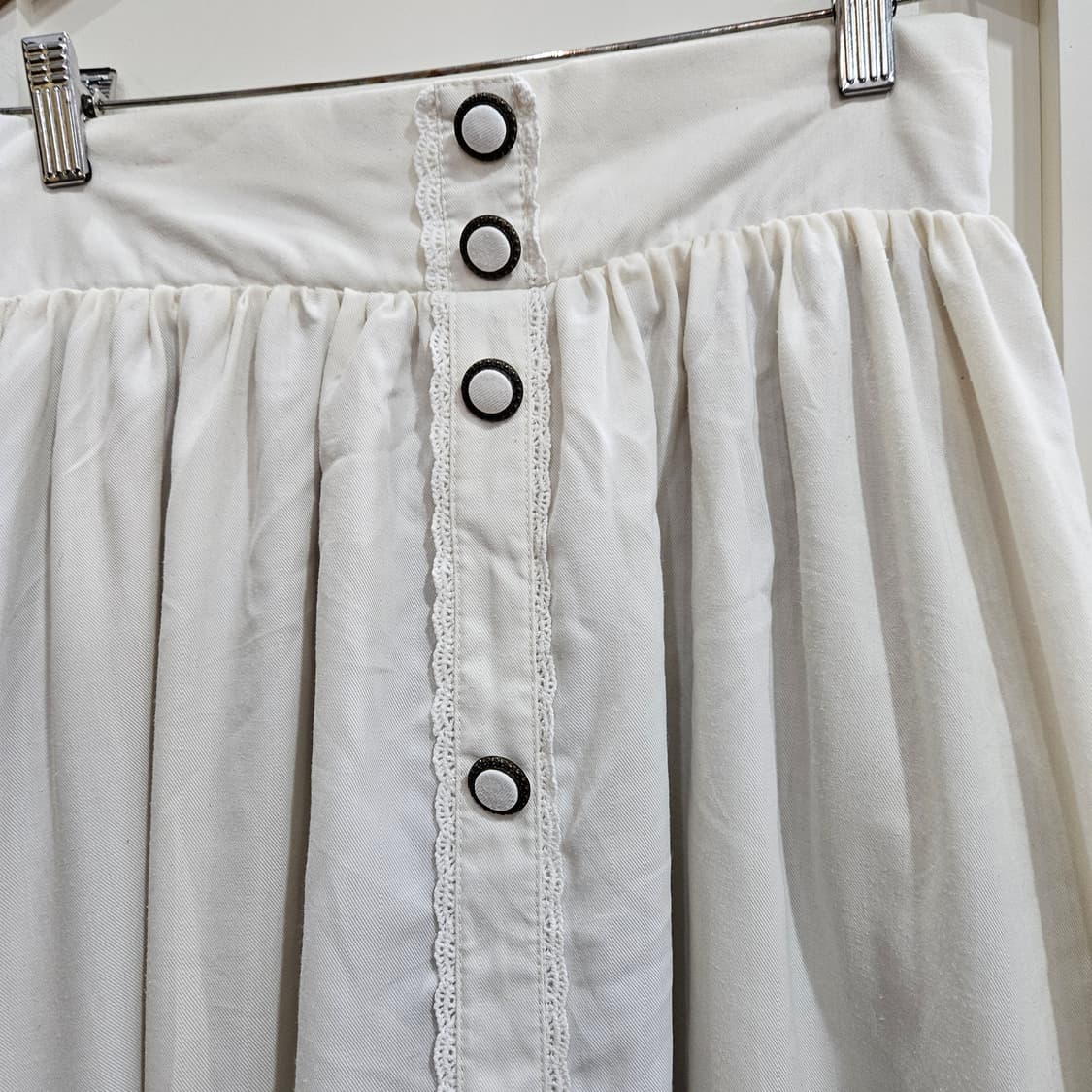 엑시즈팜 레이스 버튼 롱스커트 상품이미지3