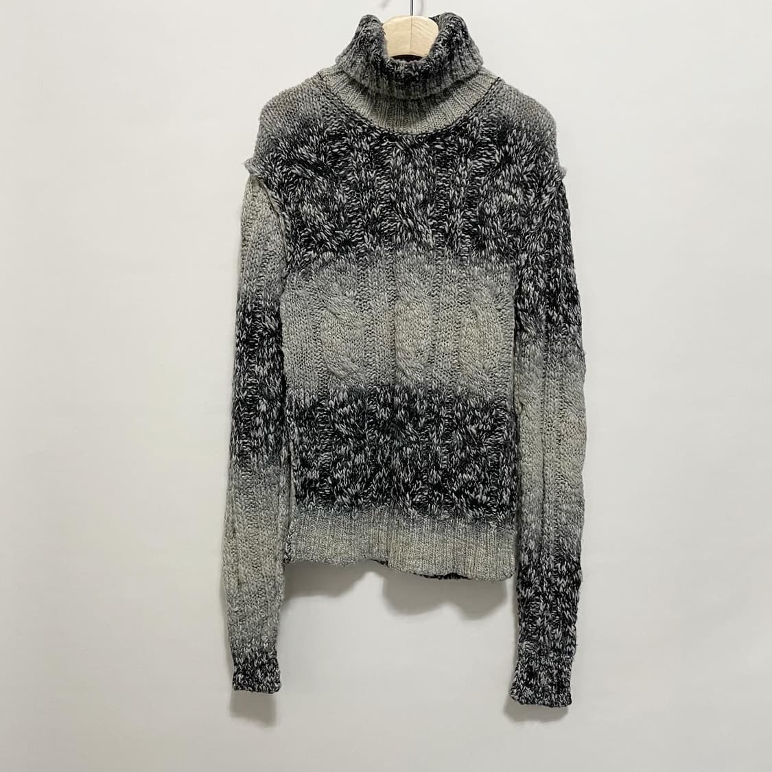 돌체 앤 가바나 니트 상품이미지1