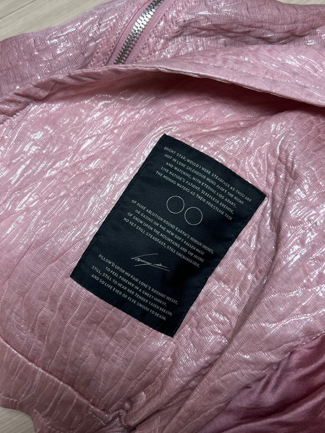 송지오 컬렉션 바이어스 컷 크롭 MA-1 상품이미지5