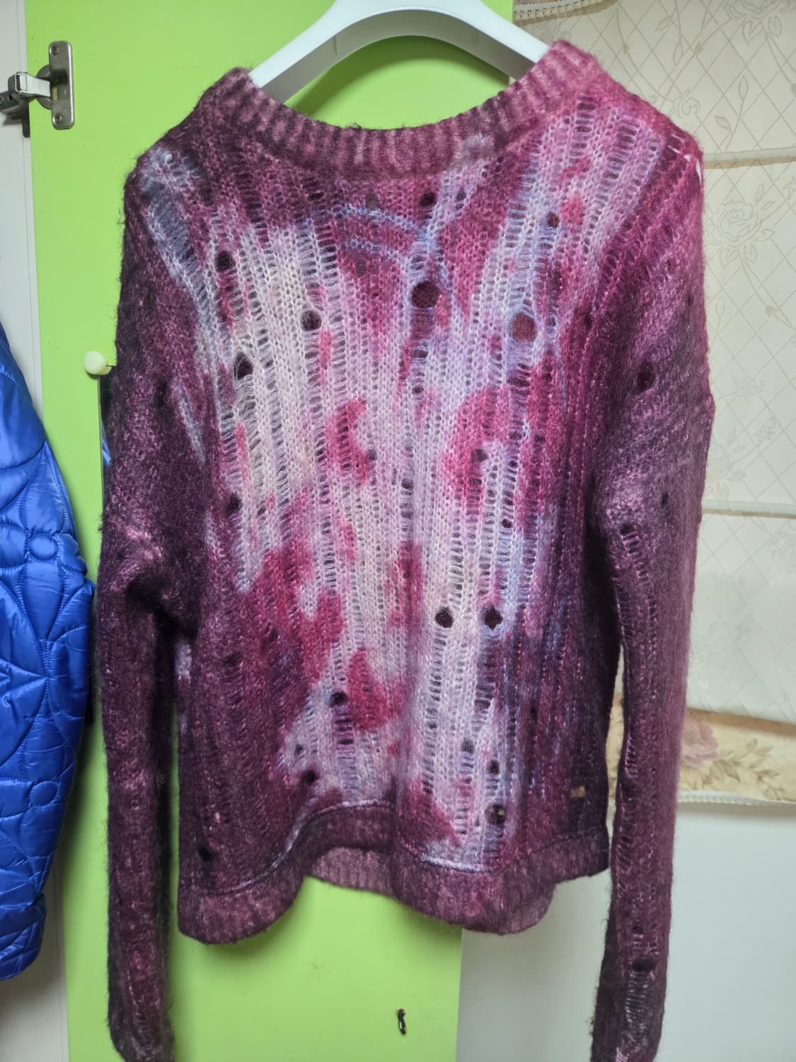 아크네 스튜디오 디스트레스드 모헤어 니트 스웨터 다크 퍼플 색상 S 상품이미지3