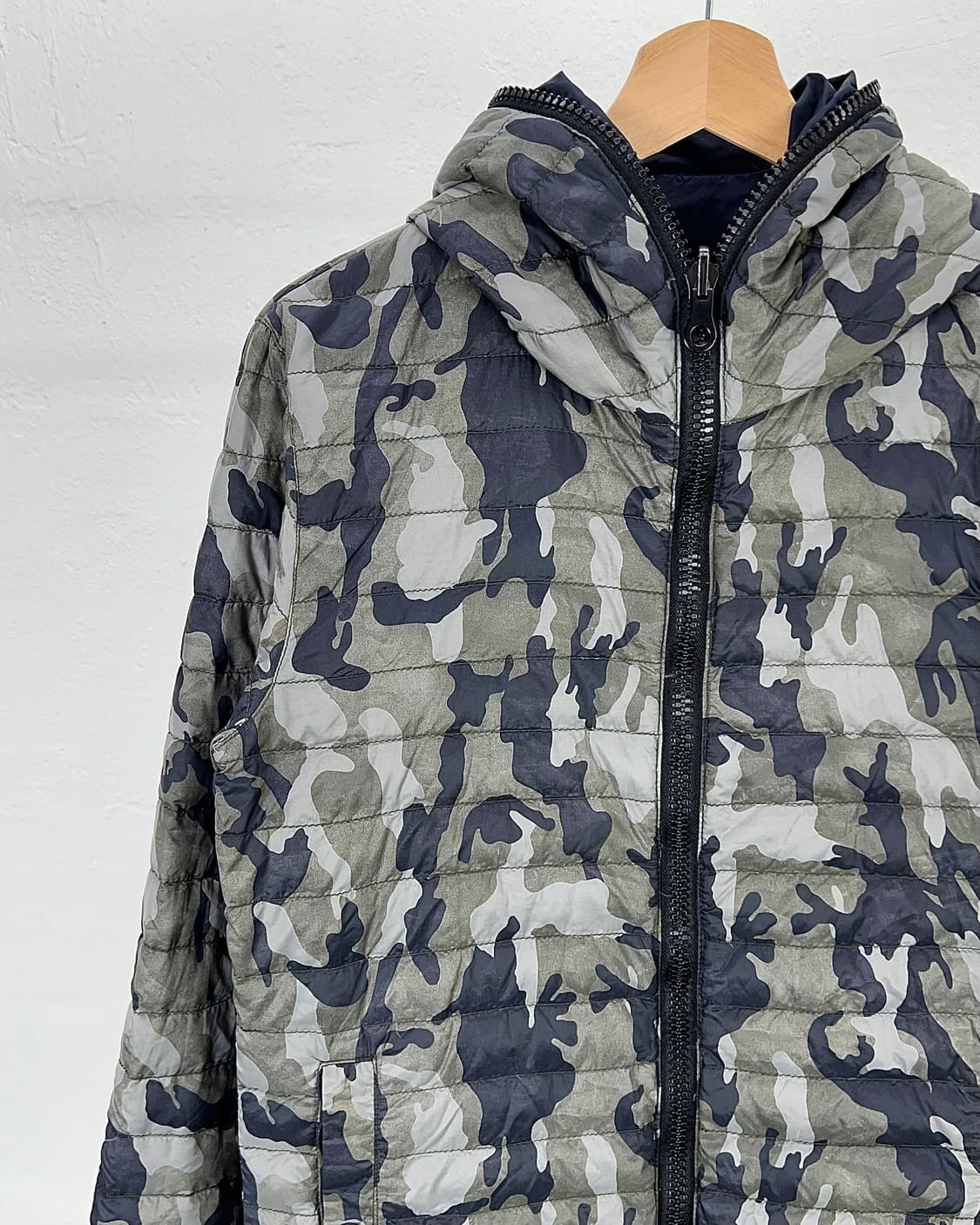 듀베티카 리버시블 카모 플라주 라이트 웨이 풀집업 구스 다운 자켓 상품이미지3