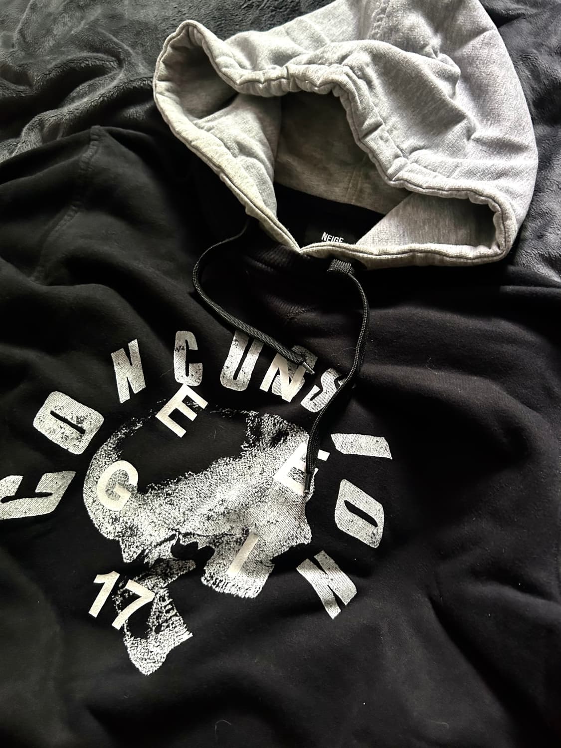 Neige Two tone Graphic hoodie 상품이미지4