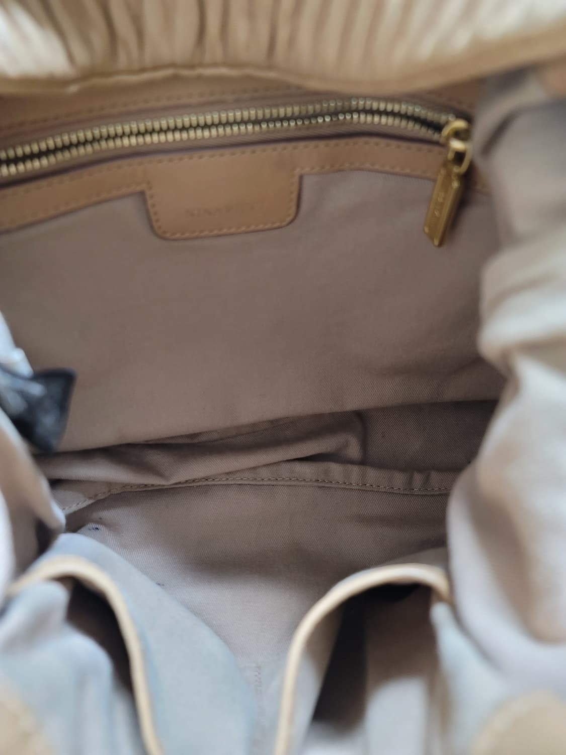 니나리치 연핑크가죽 체인 호보백

저렴하게 미우미우맛 제대로

사용감있으 상품이미지4