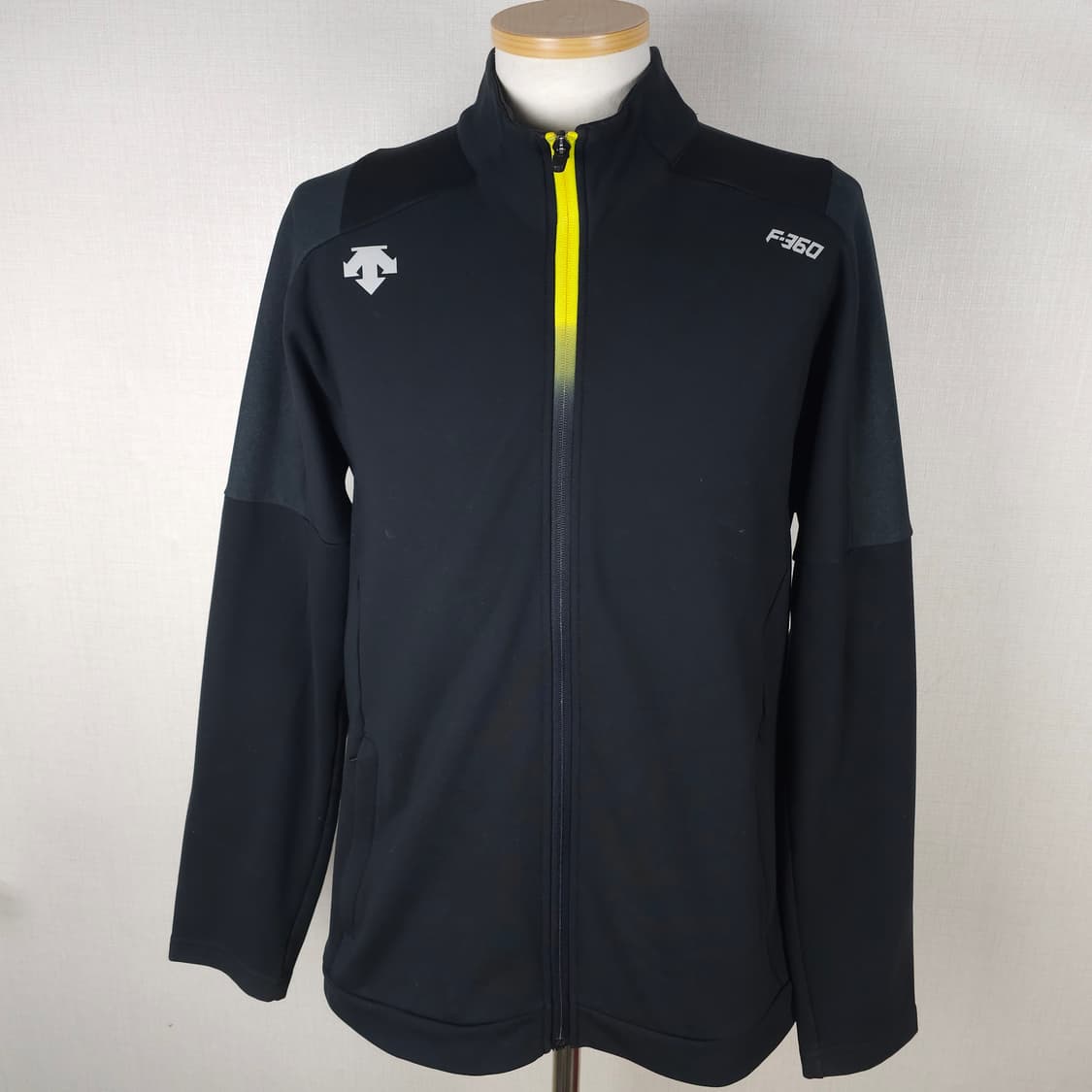 데상트 기능성집업 남자105사이즈  상품이미지1