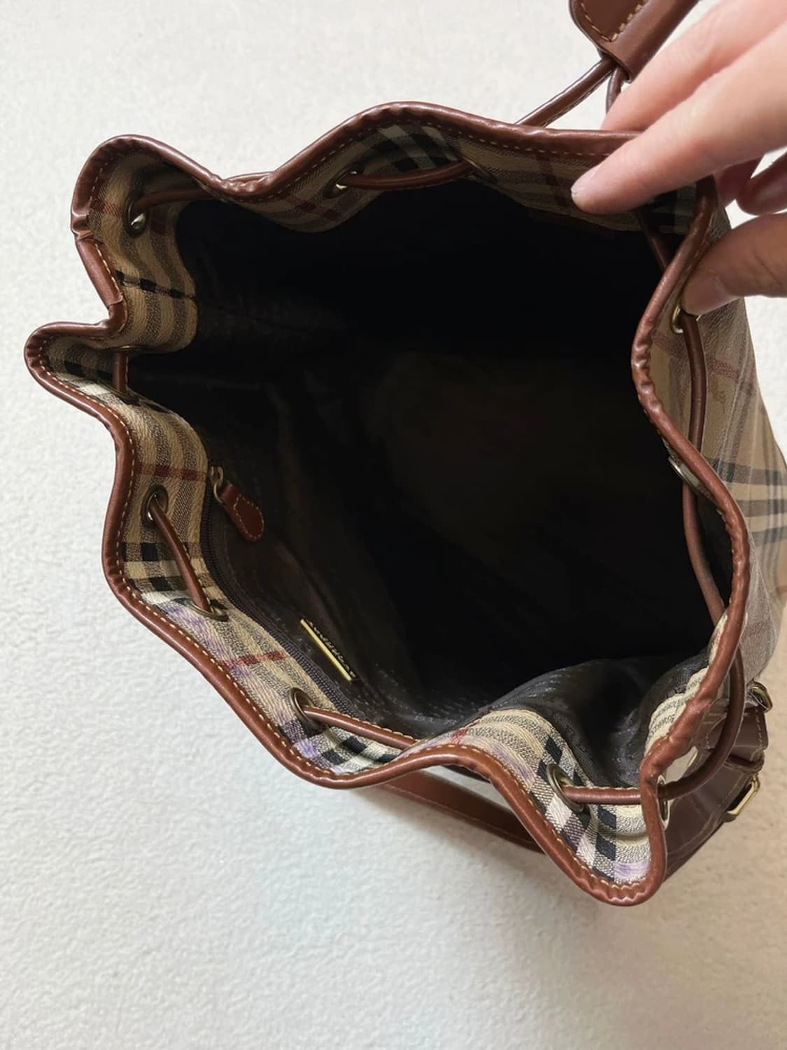 버버리 헤이마켓 체크 버킷백 A1748 상품이미지7