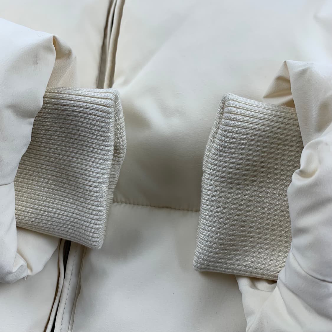 엄브로 스카치 로고 아이보리 크롭 패딩  상품이미지6