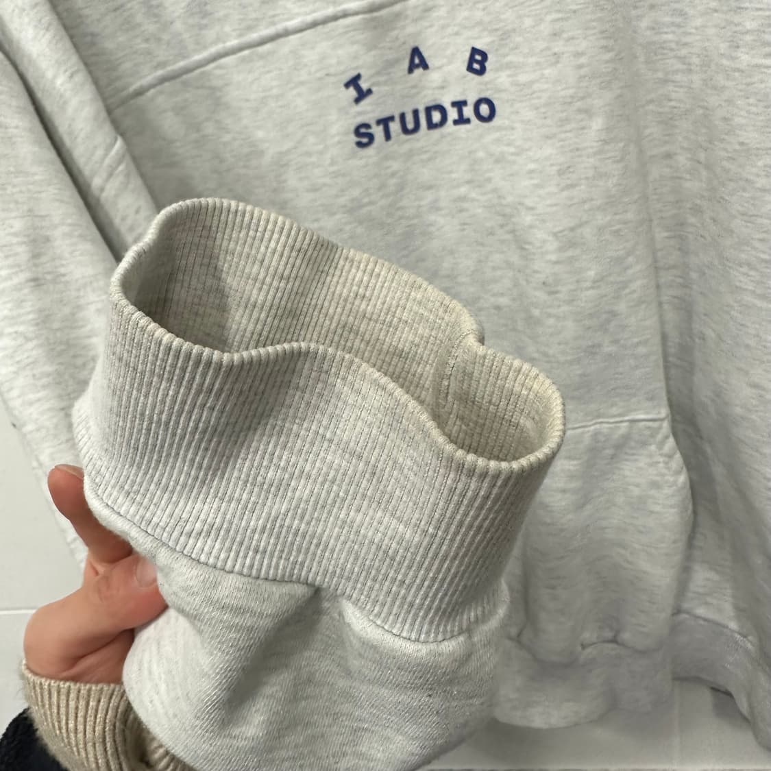 아이앱스튜디오 하프집업 스웻셔츠 상품이미지5