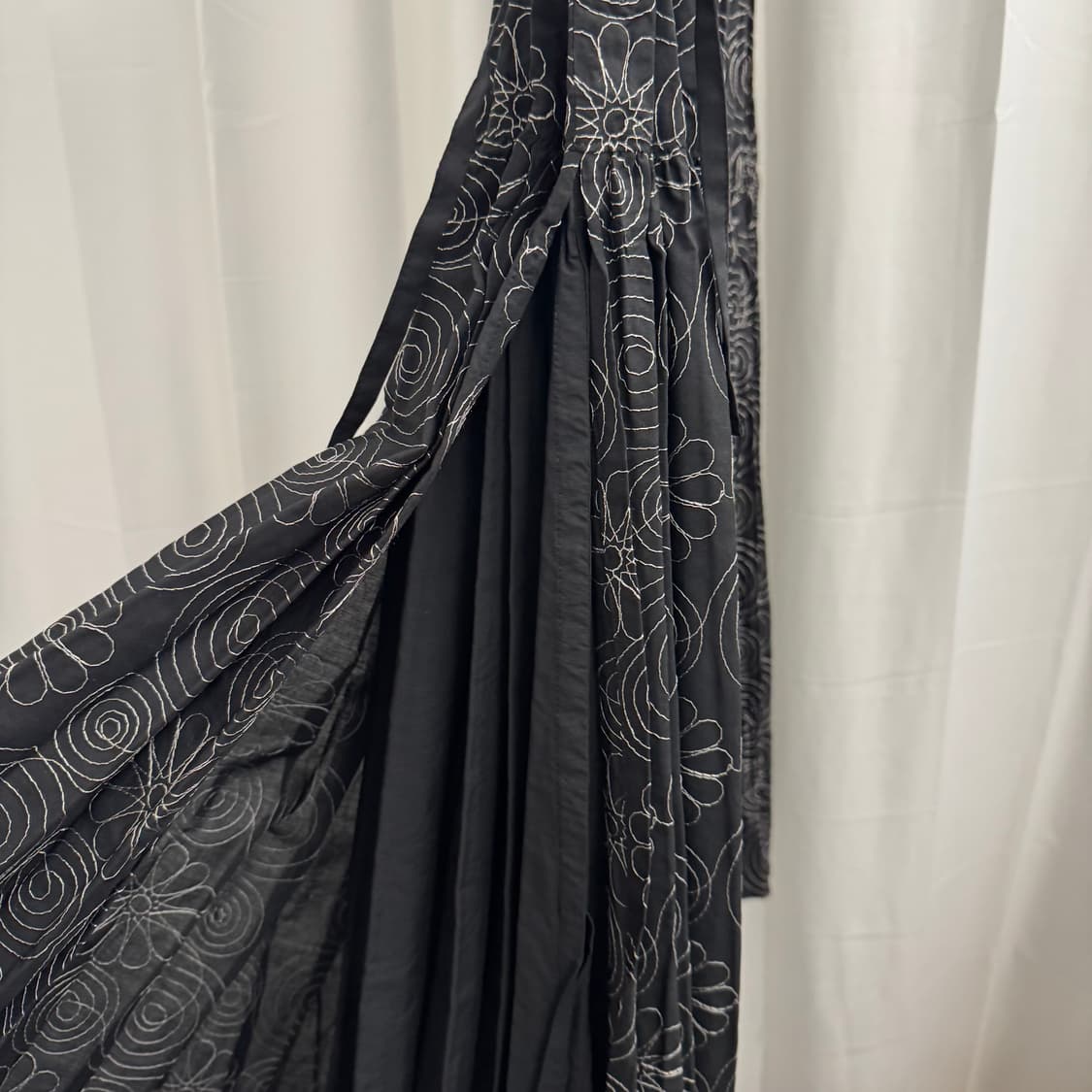 이세이 미야케 FETE 엠브로이더리 플리츠 스커트 상품이미지6