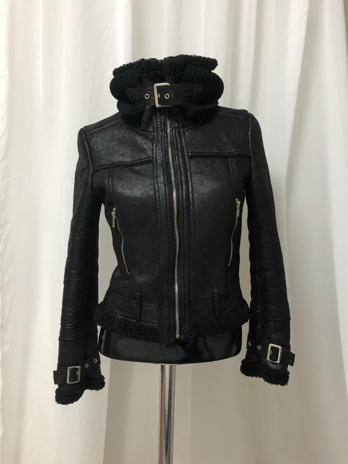 버클 하이넥 가죽자켓 상품이미지1