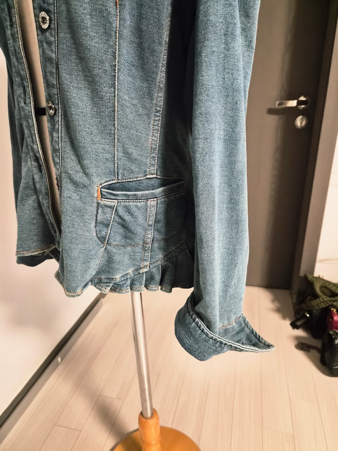 페미닌한 프릴 디테일 데님 자켓 (M사이즈) 상품이미지5