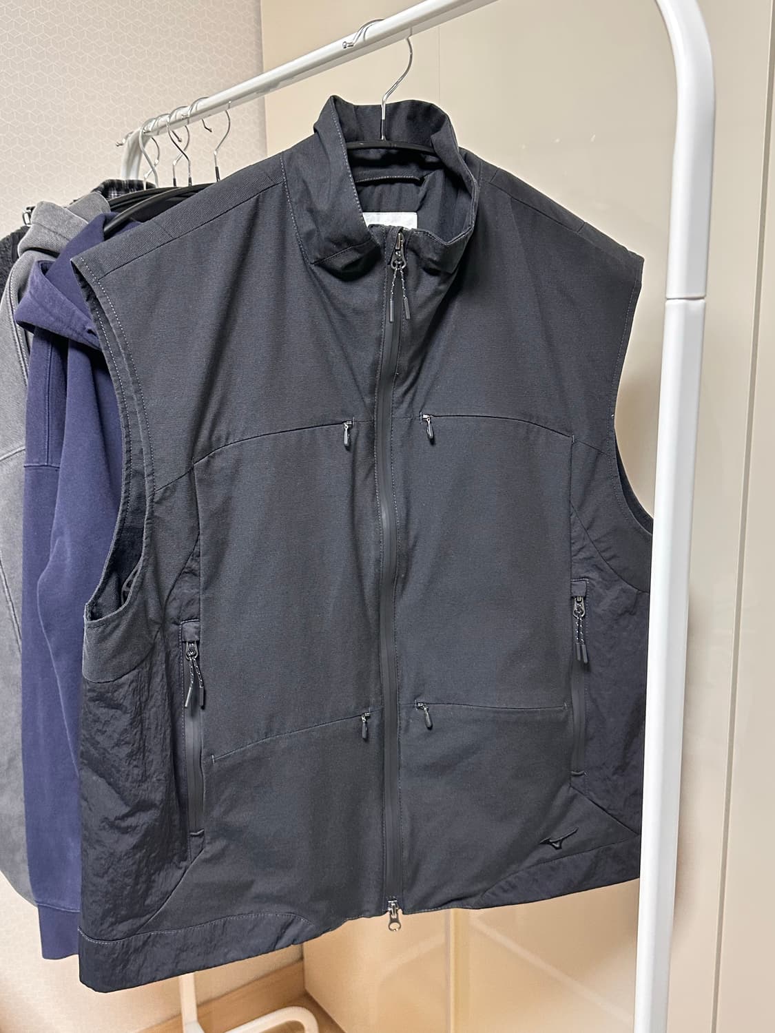 인사일런스X미즈노 옵시디언 베스트 블랙 L 상품이미지1