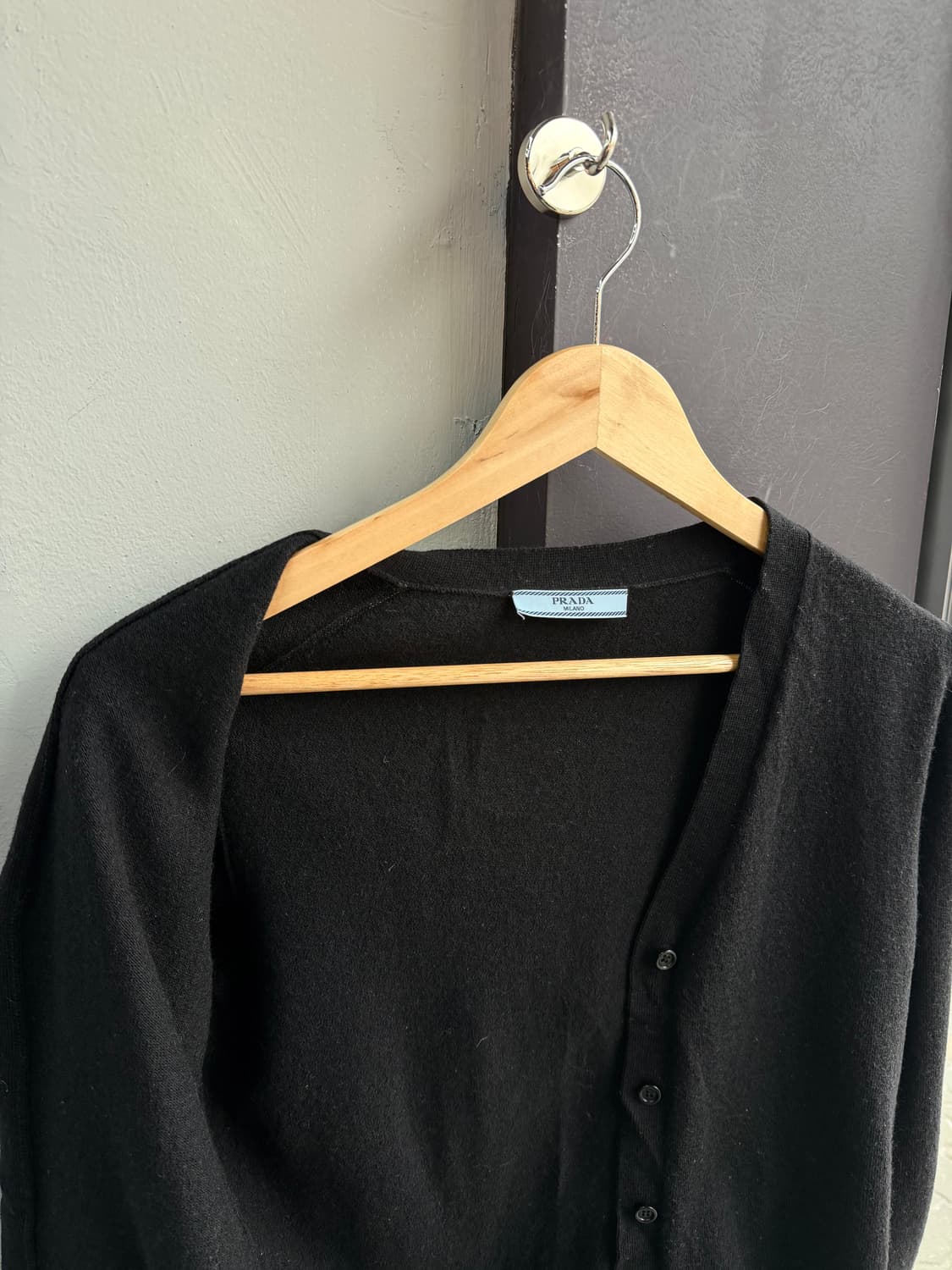 40/ 프라다 버진울 브이넥 가디건 상품이미지6