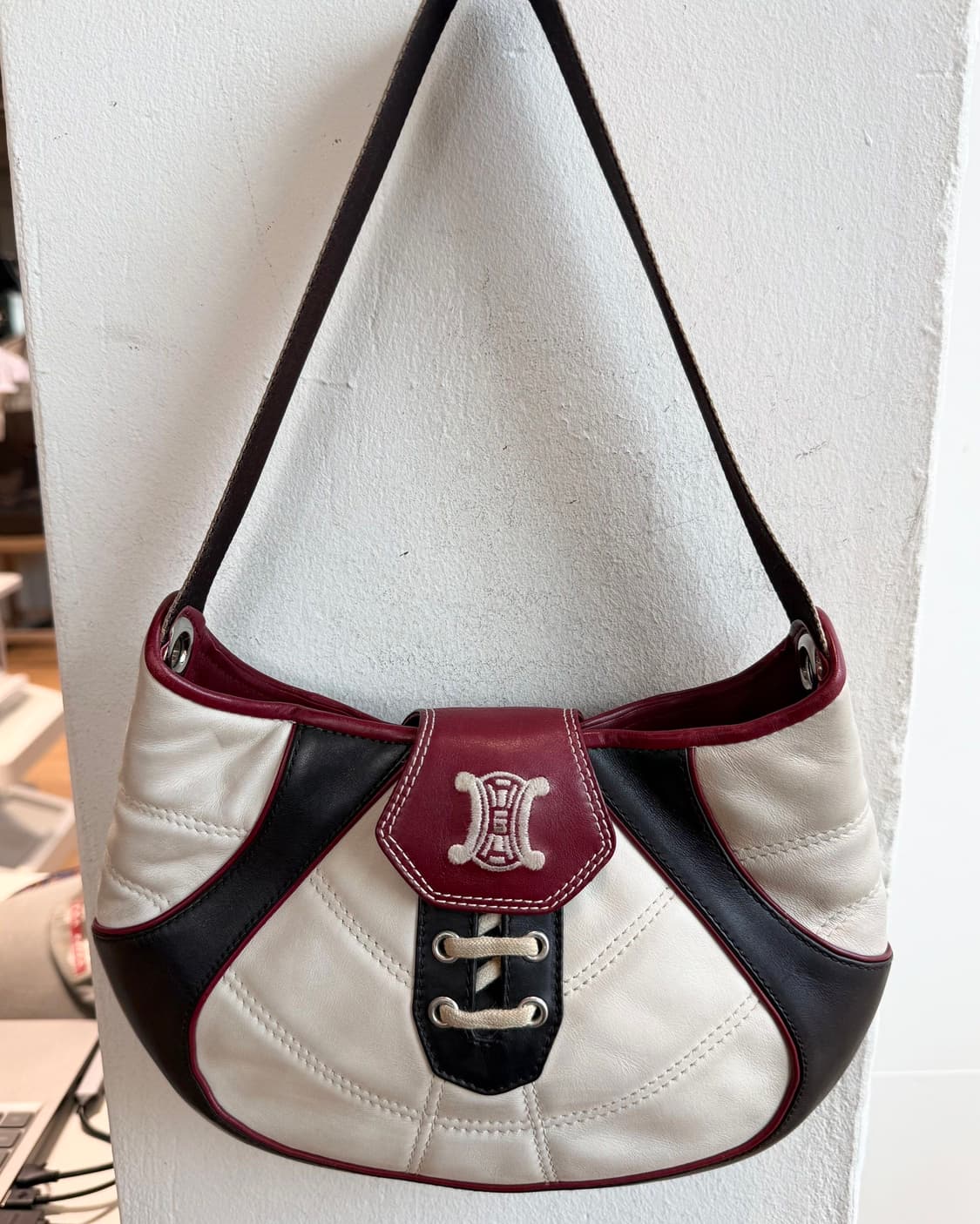 셀린느 화이트 레드 2002 피파 월드컵 레더 숄더백  상품이미지3