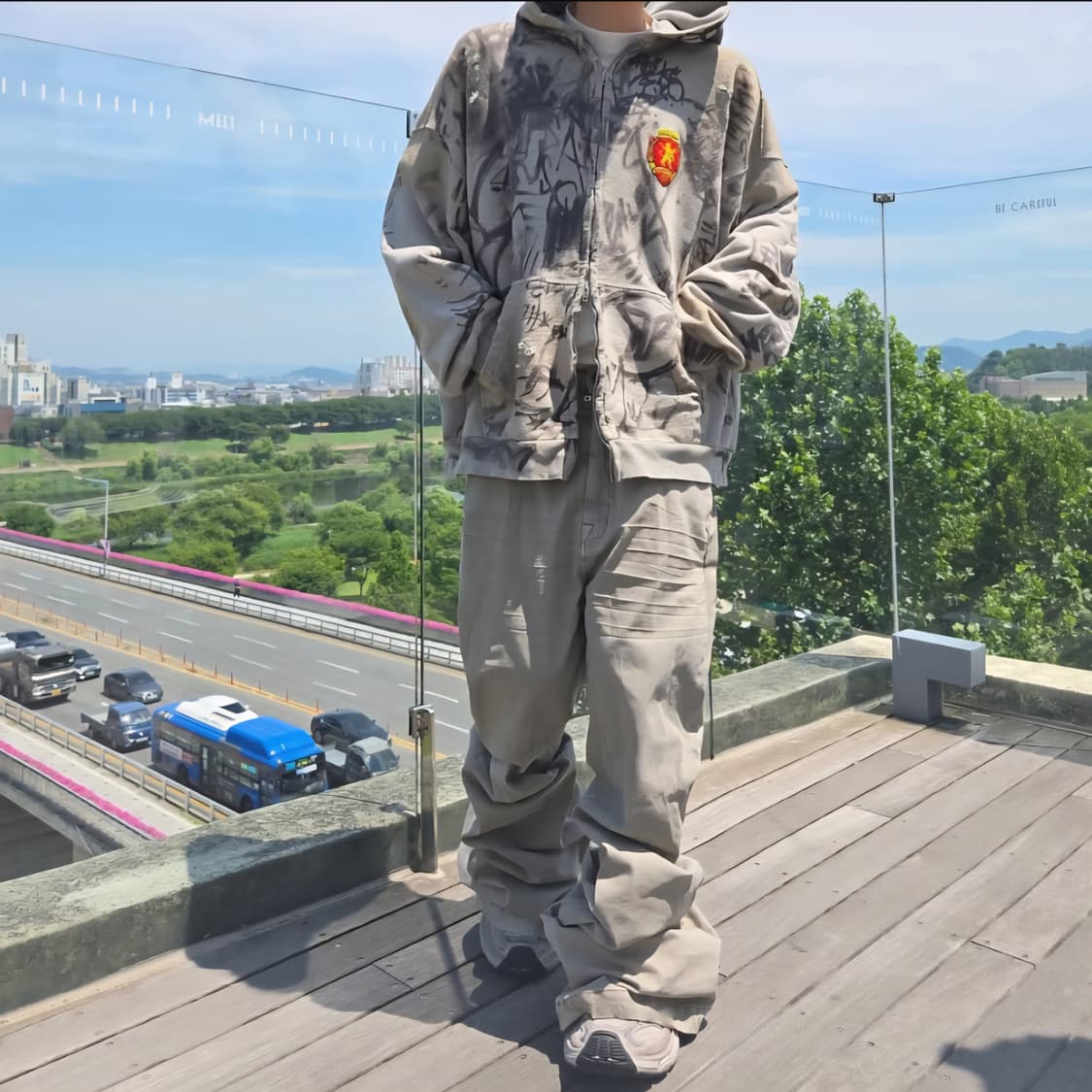 발렌시아가 그래피티 후드 집업 티셔츠 그레이 머드쇼 긴팔 후디 티 상품이미지2