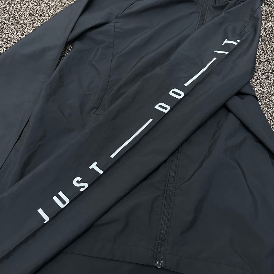 NIKE 나이키 여성 경량 바람막이 블랙 90(L) 상품이미지4