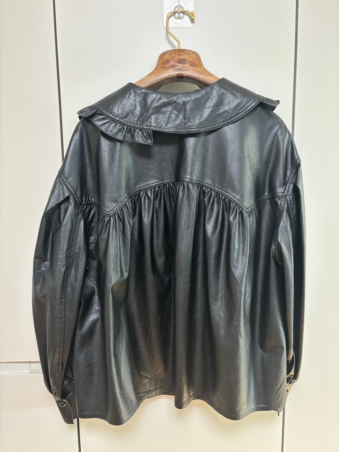 럭키슈에뜨 블랙 프릴 레더 셔츠 36 상품이미지4