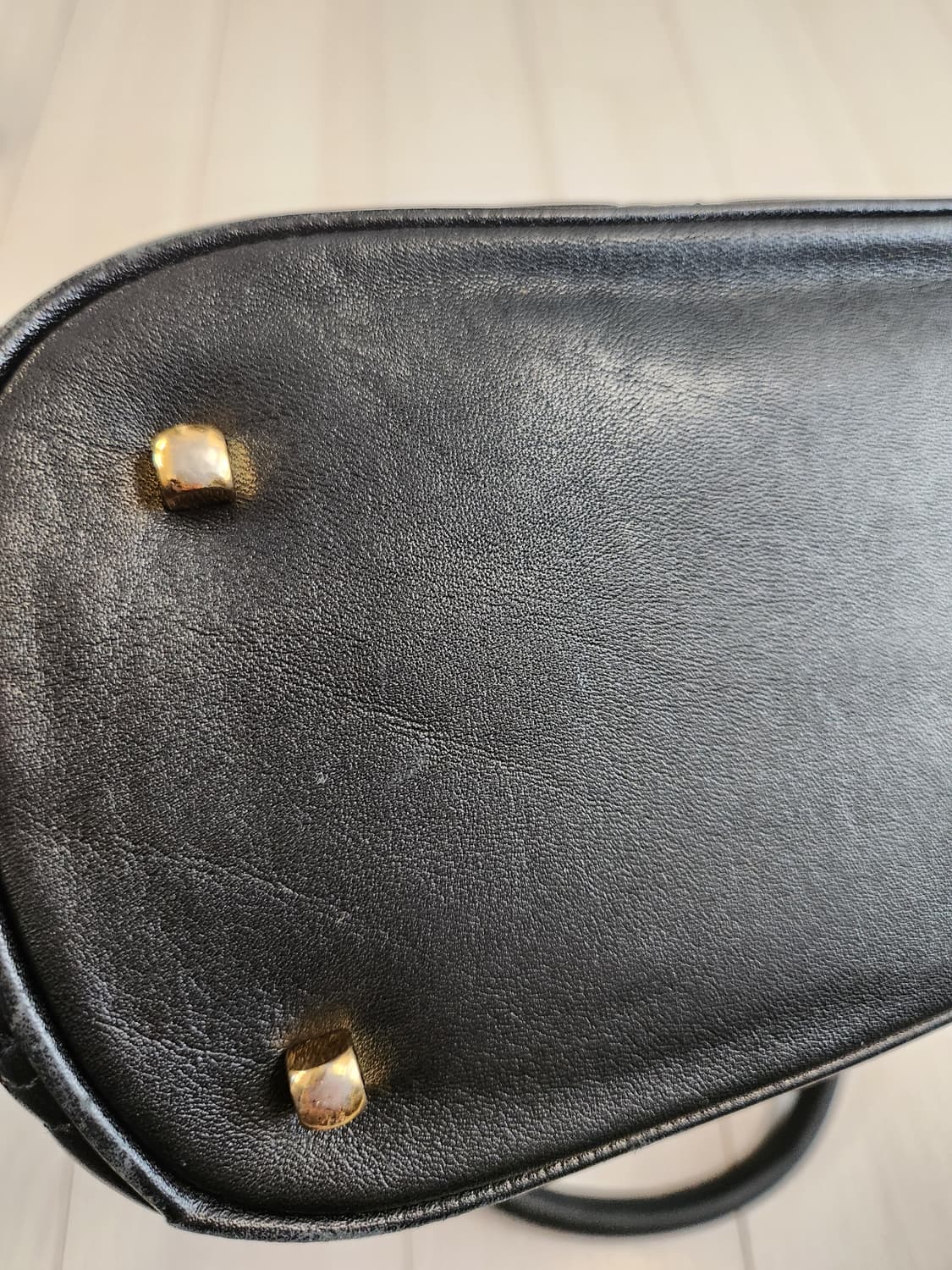 메트로시티 퀼팅 가죽 토트백

여러 중고사이트에도 같이 판매하고 있어서 상품이미지9