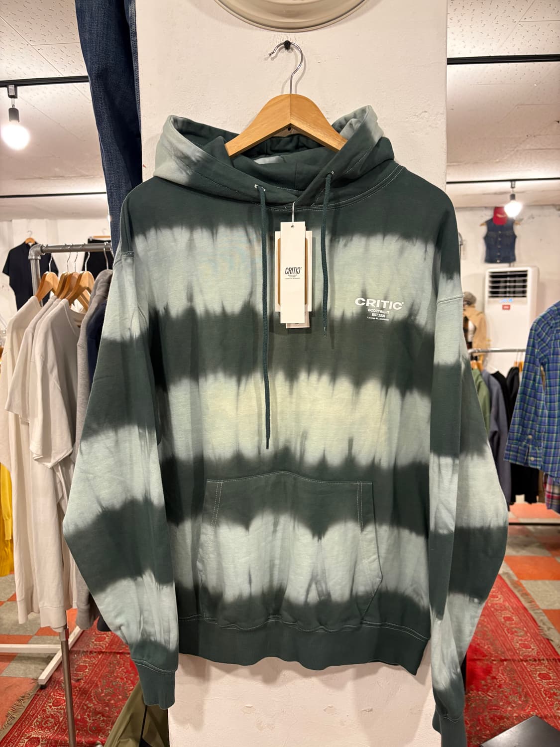 크리틱 후드티 상품이미지1