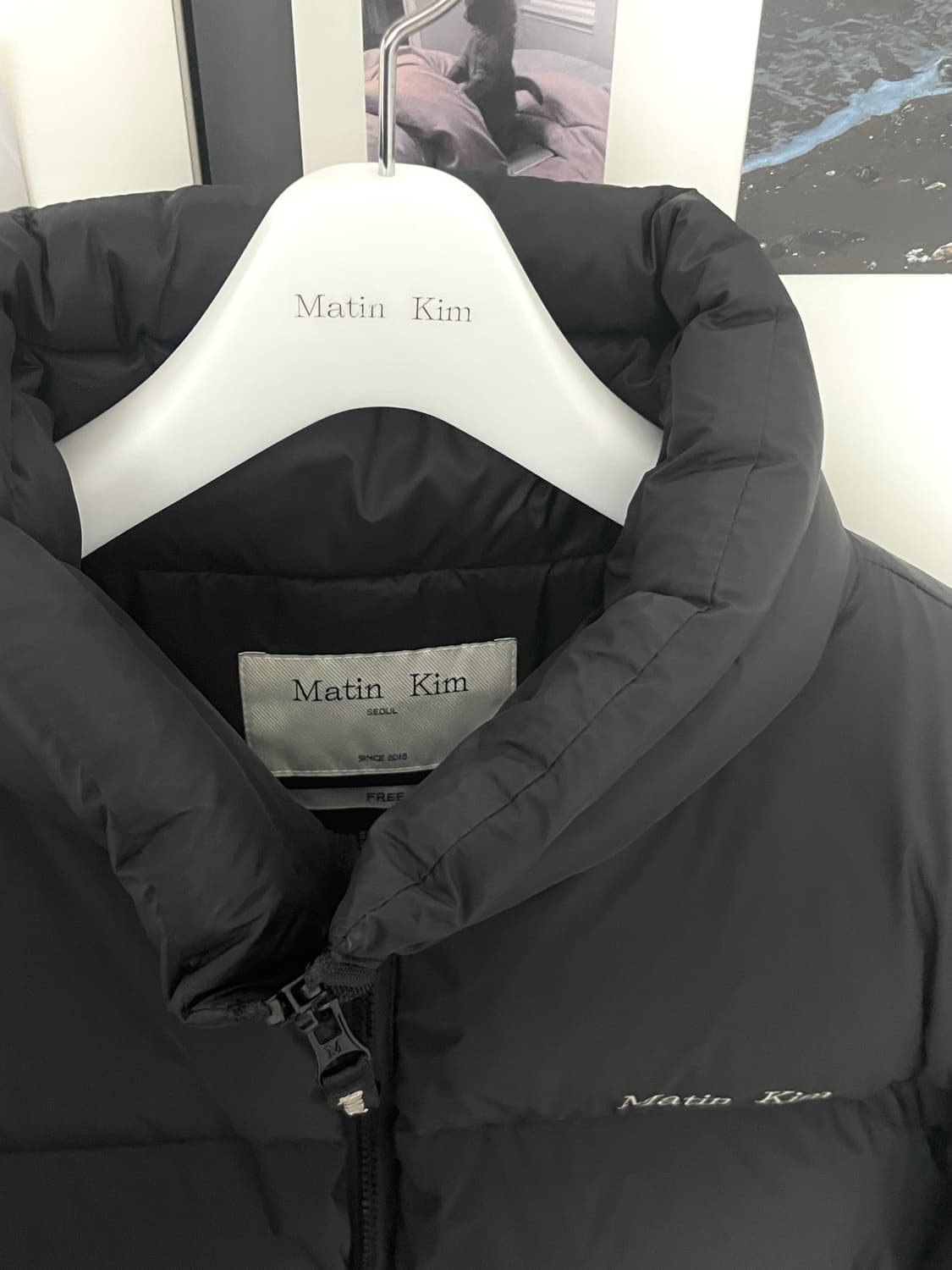 마땡킴 하이넥 클래식 푸퍼 다운 점퍼 블랙 상품이미지4