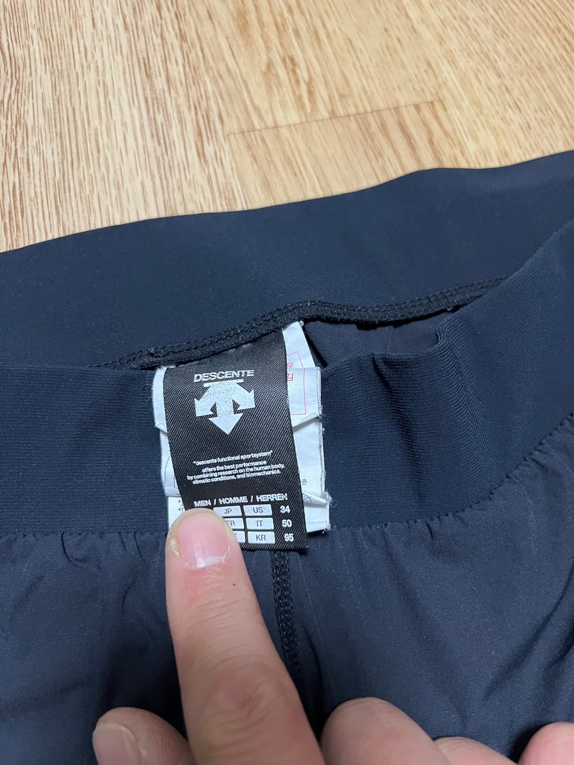 데상트 스위스트리아 트레이닝 바지 상품이미지5