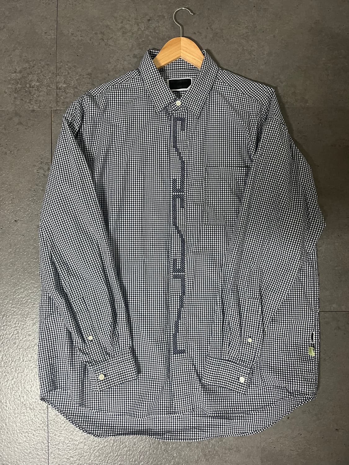PHINGERIN x beams SSZ STITCH TEXT SHIRT 상품이미지4