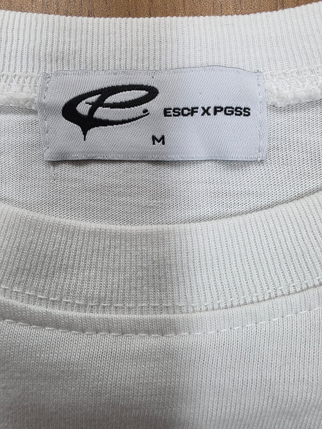 이스케이프프롬 ESCF 로고 프린트 롱슬리브 M 상품이미지3