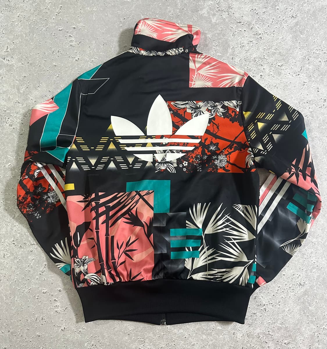 10s adidas 아카이브 우먼스 그래픽 패치워크 트랙탑 상품이미지3