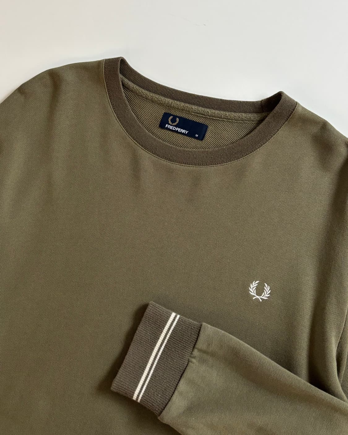 Fred Perry 프레드페리 월계수로고 카키컬러 맨투맨 상품이미지3